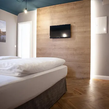 Bayerischer Hof Hotel 3*