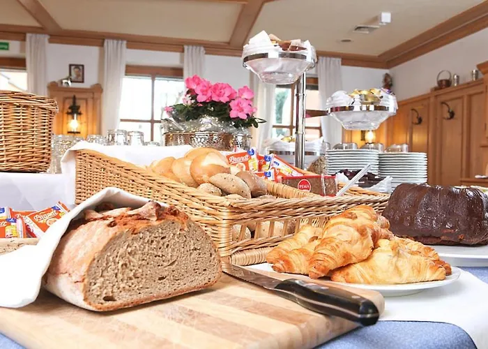 Bayerischer Hof Hotel 3*